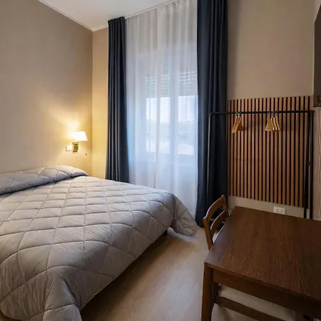 Beds&rooms Tiburtina- Rooms, Private 4* Rzym